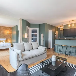 Charming 2 Bedroom - Old Appartement